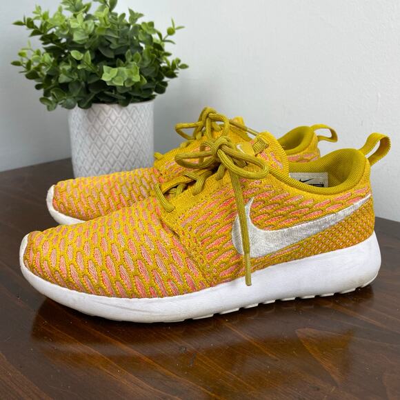 Nike Roshe One Flyknit Sneaker Shoes Orange/Pink/White  Women’s Size 6 - Picture 1 of 10